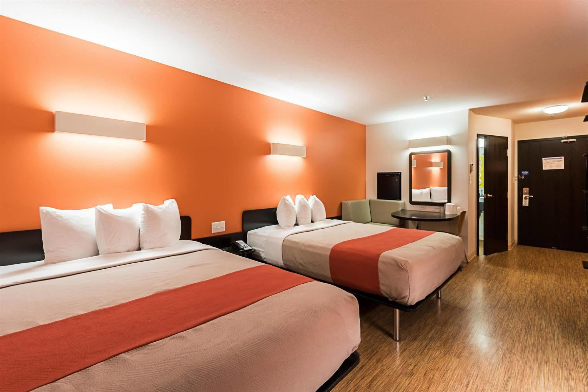 Motel 6-Moosomin, Sk Екстер'єр фото