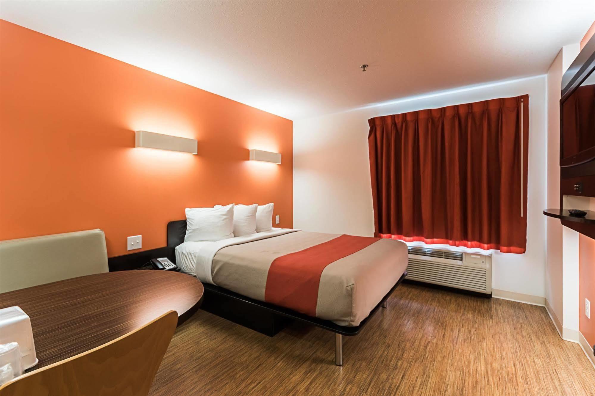 Motel 6-Moosomin, Sk Екстер'єр фото