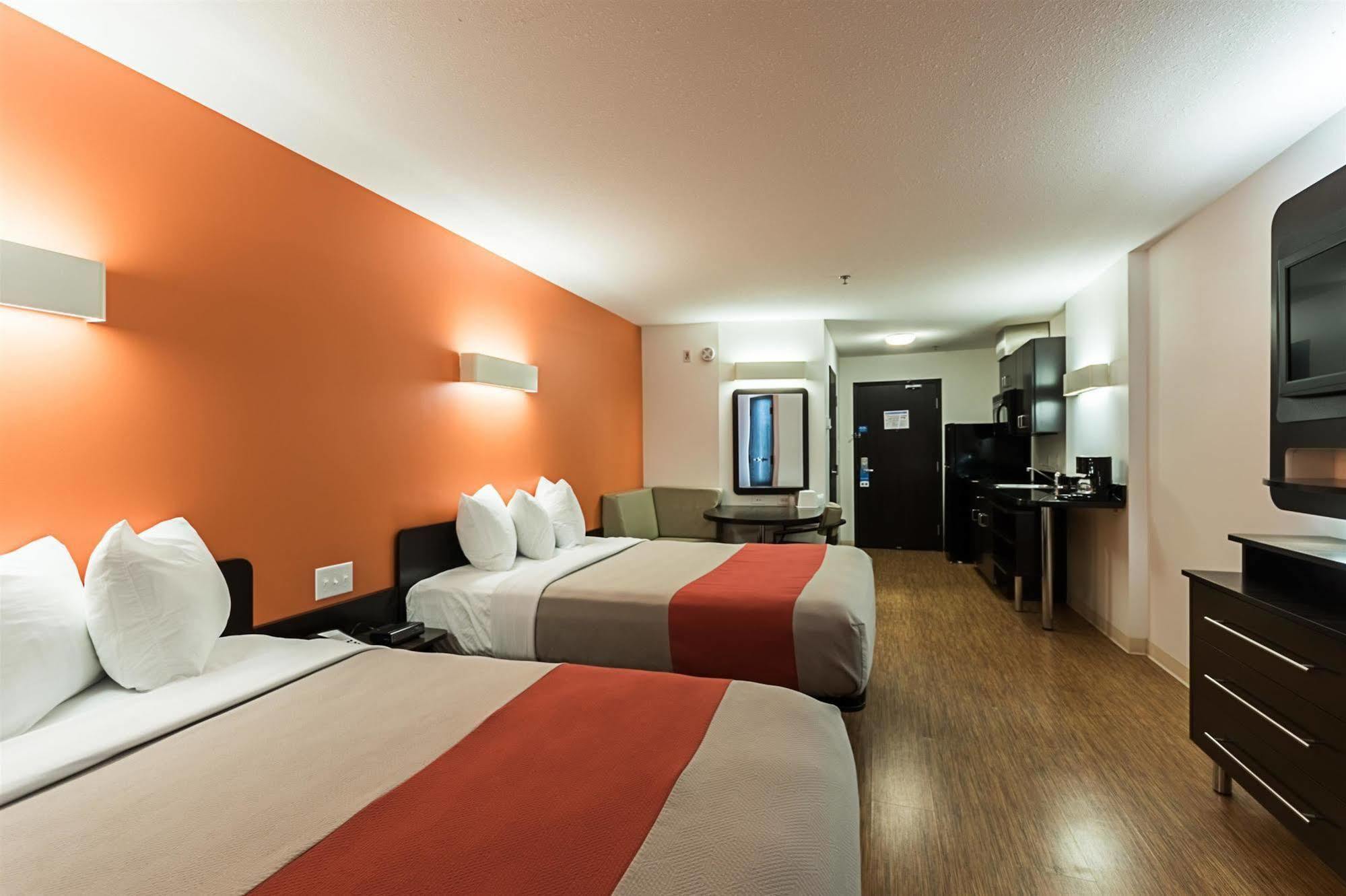 Motel 6-Moosomin, Sk Екстер'єр фото