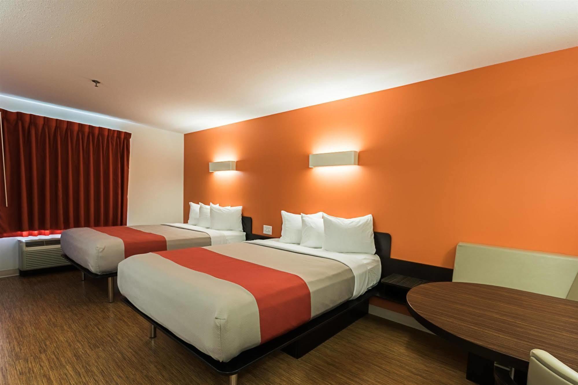 Motel 6-Moosomin, Sk Екстер'єр фото