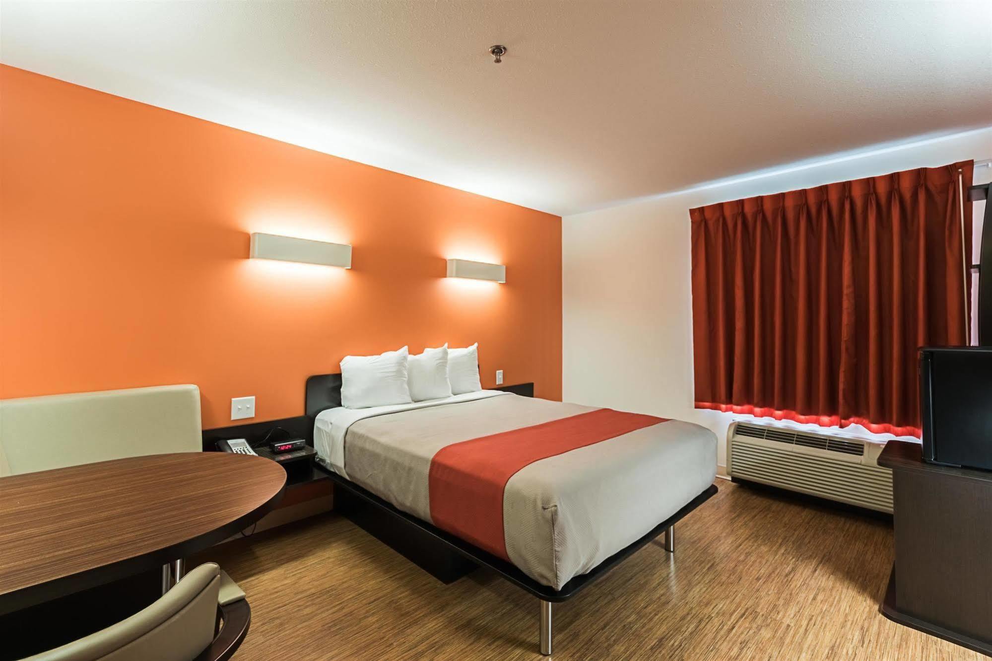 Motel 6-Moosomin, Sk Екстер'єр фото